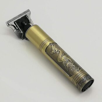 Electric Hair Clipper Ni akamashini gakoreshwa mukogosha umusatsi,incakwaha nahandi hose hakenerwa gukorerwa isuku muburyo bwizewe kandi bwihuta. kabika umuriro nyuma yo kugashyira kuri chargeur.