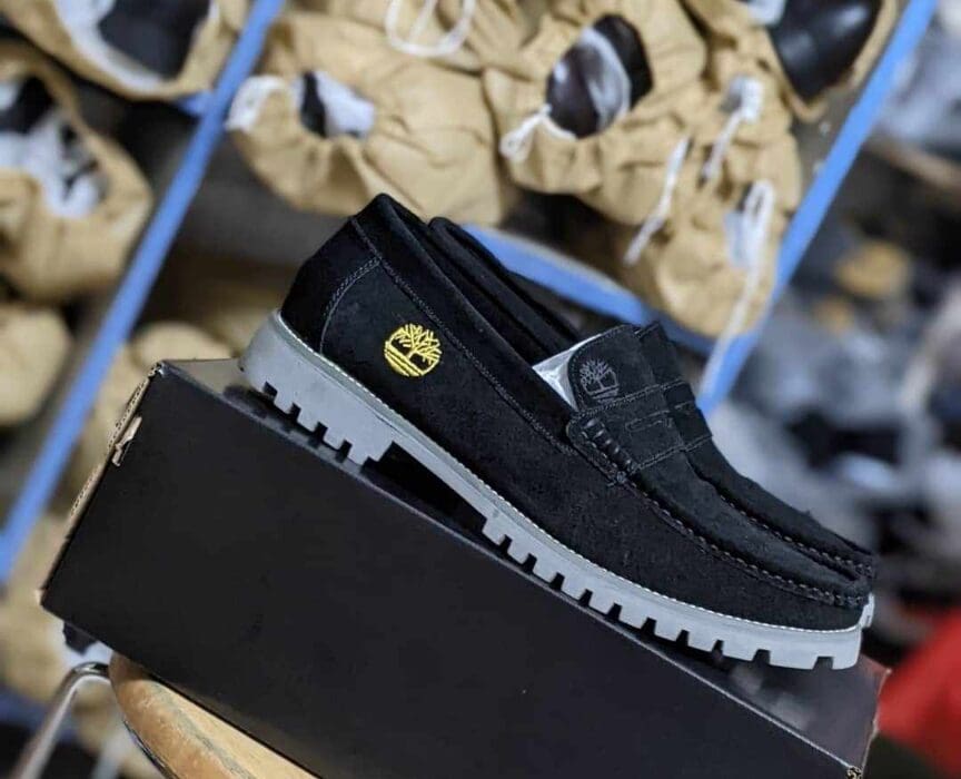 TM Black Shoe With Knob