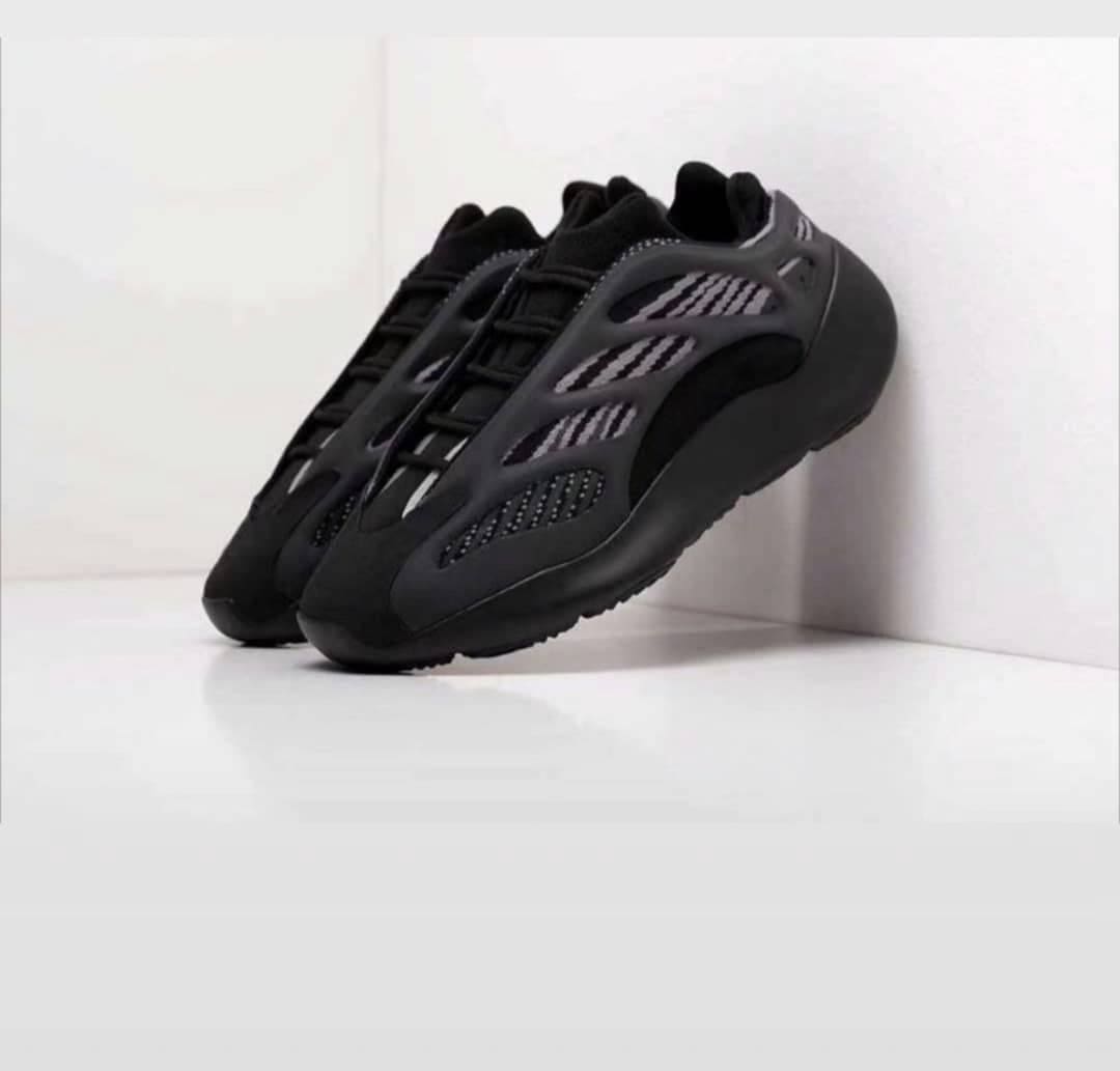 Adidas Mens Yeezy 700 V3 GX6144