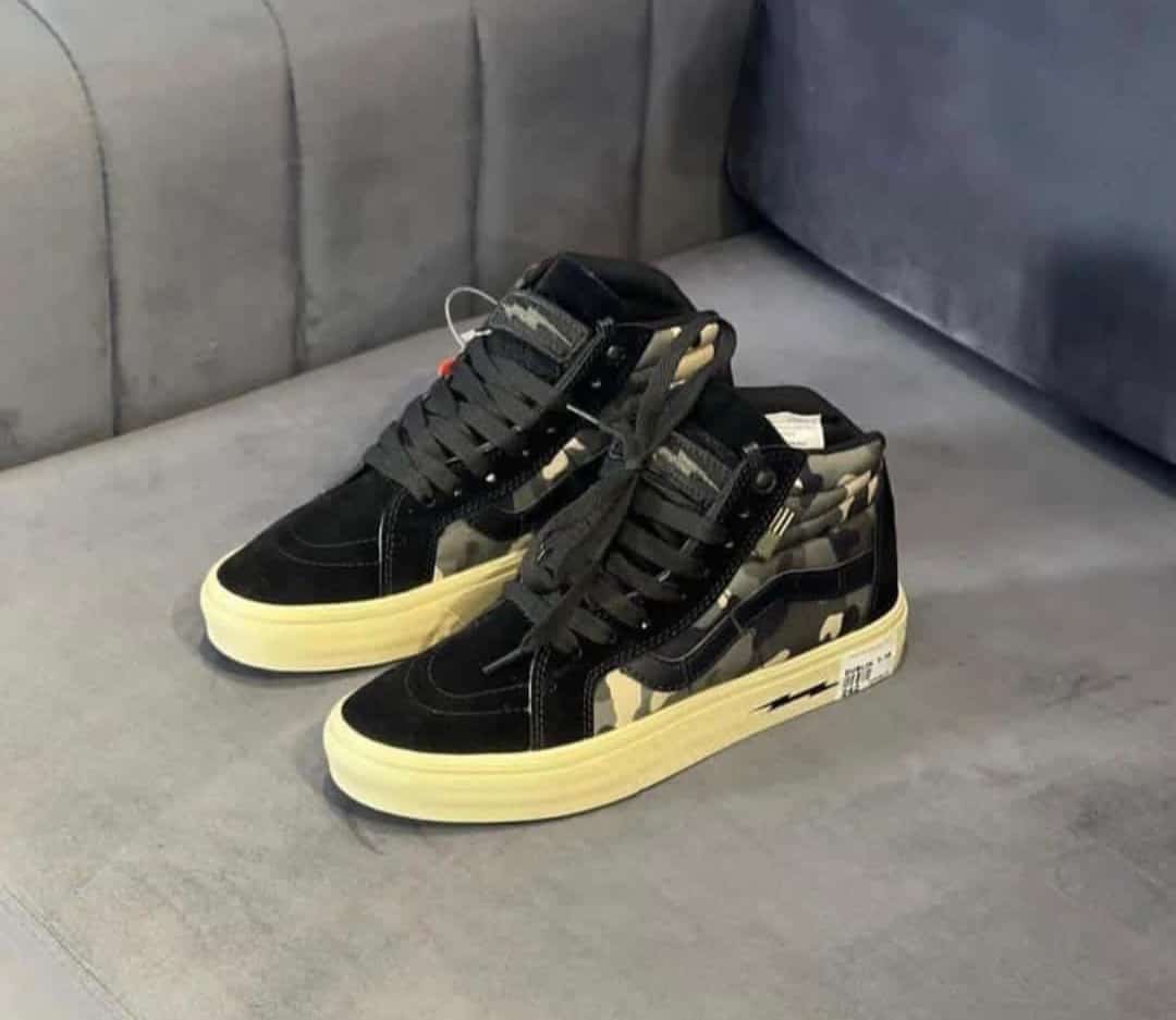 VANS CAMO SIDEWALL SK8-HI ZIP / BLACK
