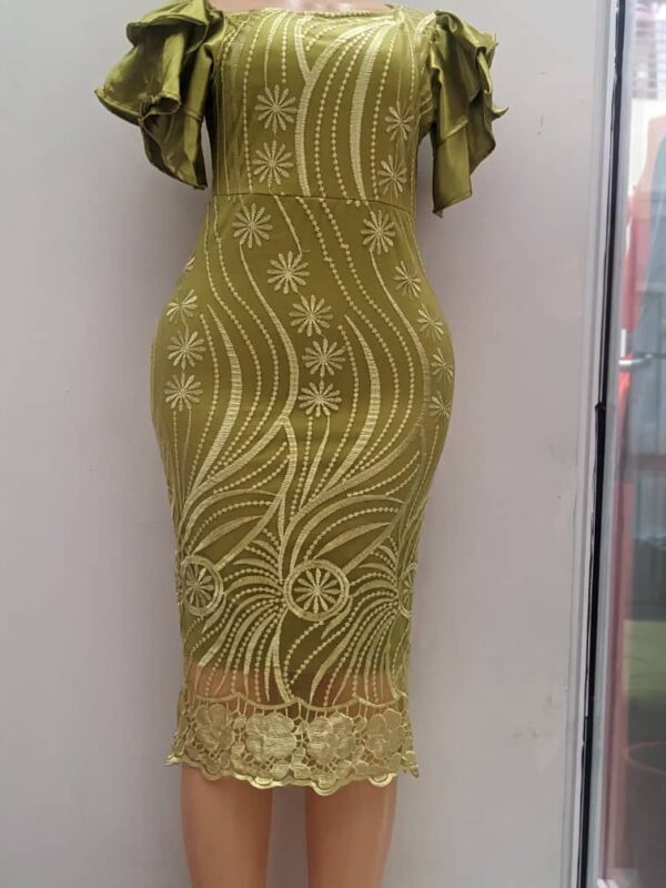 PETITE PREMIUM LACE PLUNGE FRONT MIDAXI DRESS