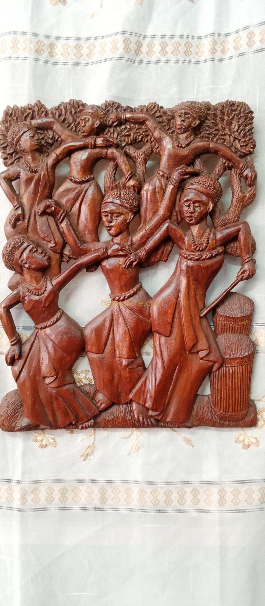 Traditional women dance