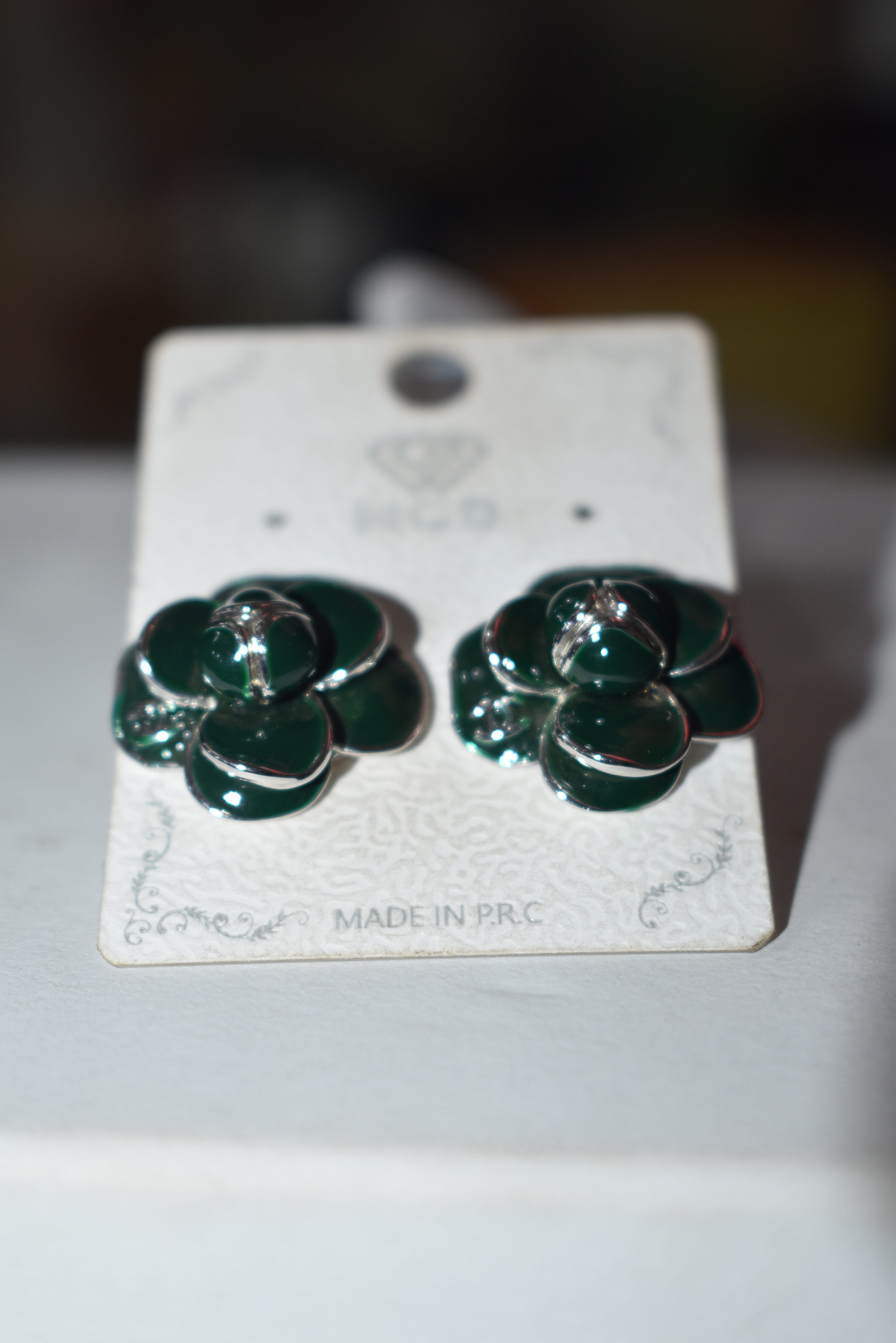 PRICE: 25000 Elegant and stylish earring