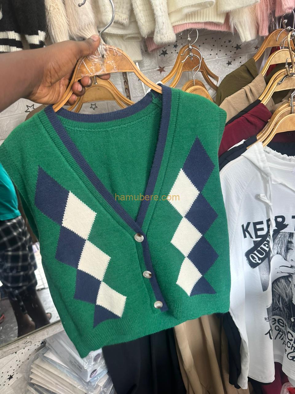 V Neck Plaid Pattern Shoulder Knit Bottom Stacked Vest Age Reducing Clashing Women’s Vest Sweater