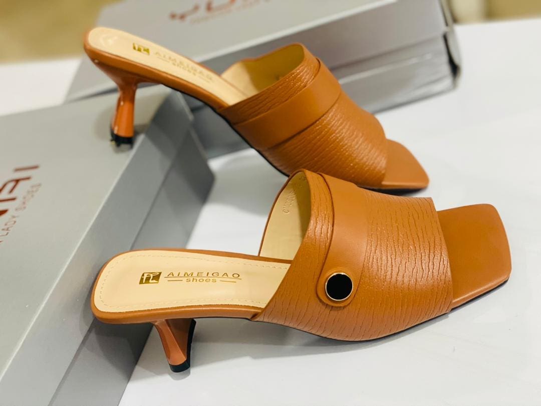 Pearl Detailed Square Toe Mule HL