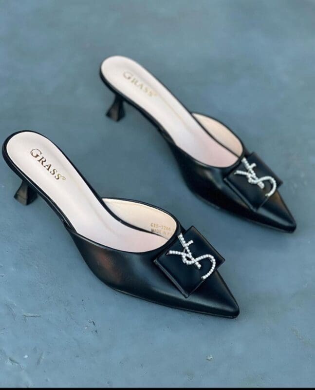 Every Bougie Auntie Swears By This One Basic Summer Shoe Style