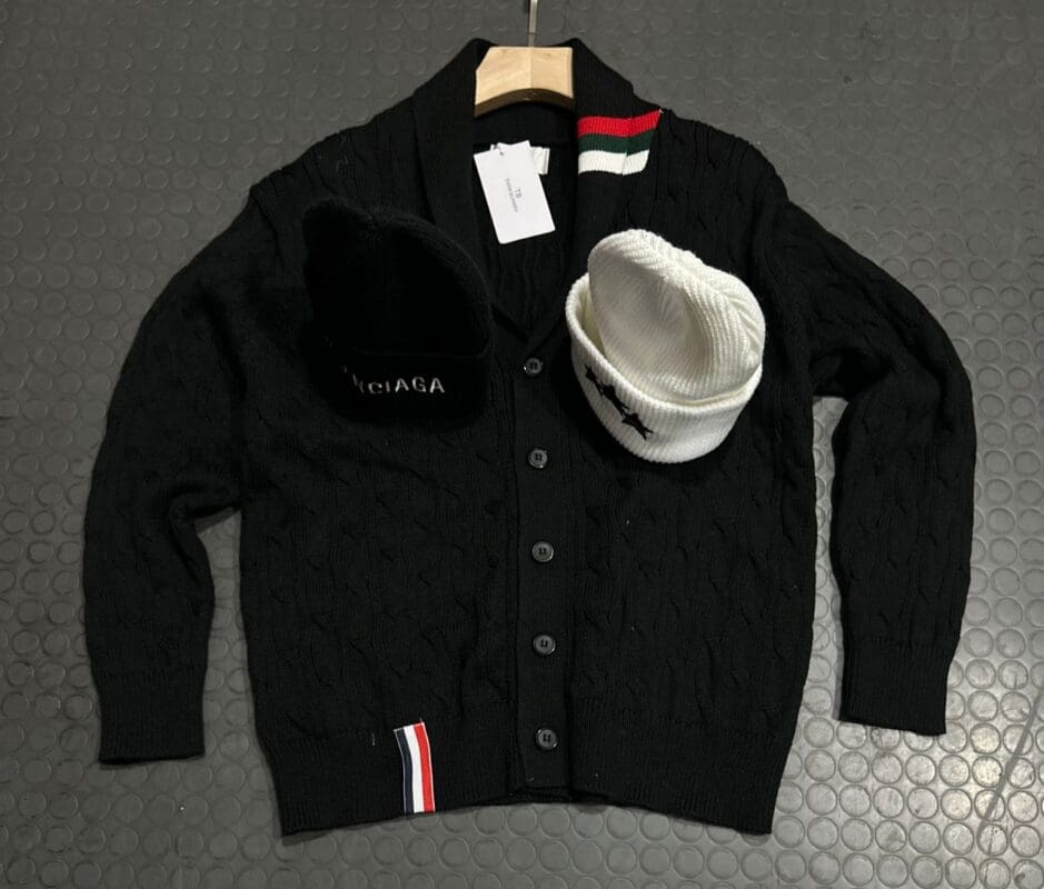 Black longsleeve Sweater