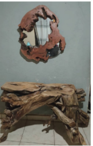 Mirror holder &Table Ni ameza akoze mugiti  ndetse naho bashyira indorerwamo