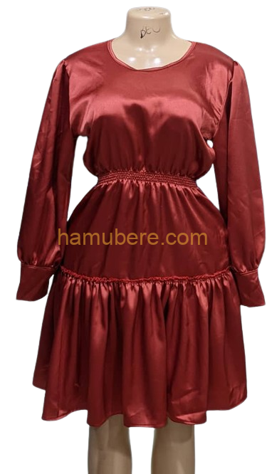 made in Rwanda dress known as madederi iyi kanzu ninziza ,wayambara ukaberwa,wayijyana mubirori bitandukanye kandi ukagaragara neza   ikozwe muri vigo (sate).